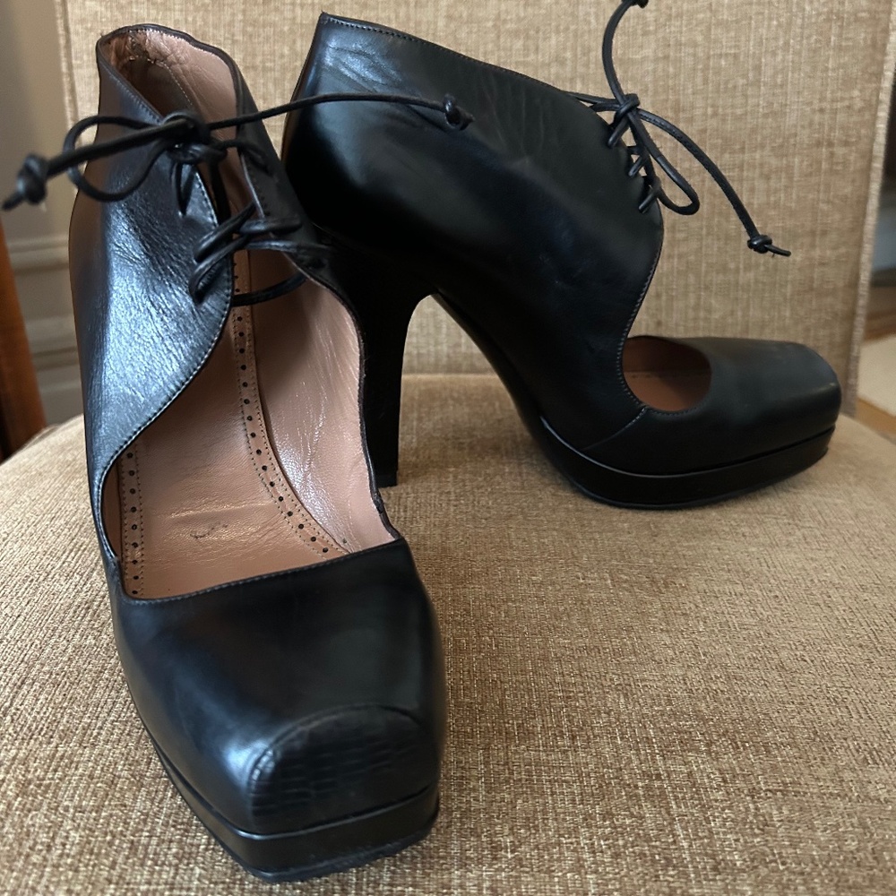 Alaia Lace-up Platform Pumps